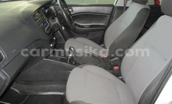 Acheter Occasion Voiture Hyundai i20 Blanc à Beitbridge, Matabeleland South Acheter Occasion Voiture Hyundai i20 Blanc à Beitbridge, Matabeleland South