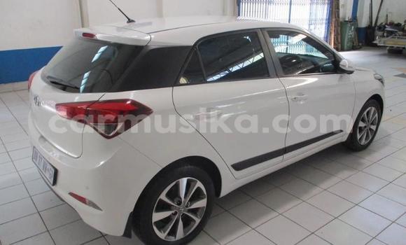 Acheter Occasion Voiture Hyundai i20 Blanc à Beitbridge, Matabeleland South Acheter Occasion Voiture Hyundai i20 Blanc à Beitbridge, Matabeleland South