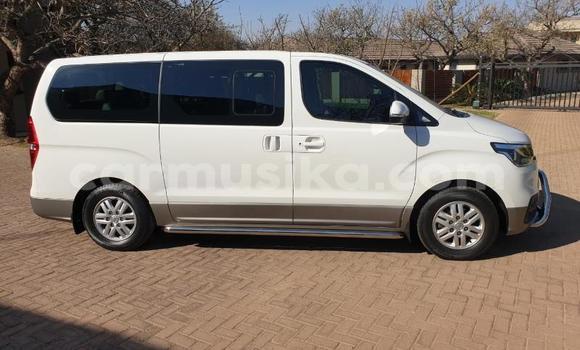 Acheter Occasion Voiture Hyundai H1 Blanc à Beitbridge, Matabeleland South Acheter Occasion Voiture Hyundai H1 Blanc à Beitbridge, Matabeleland South