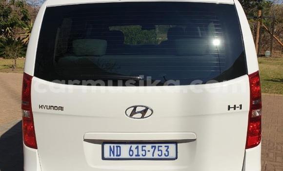 Acheter Occasion Voiture Hyundai H1 Blanc à Beitbridge, Matabeleland South Acheter Occasion Voiture Hyundai H1 Blanc à Beitbridge, Matabeleland South