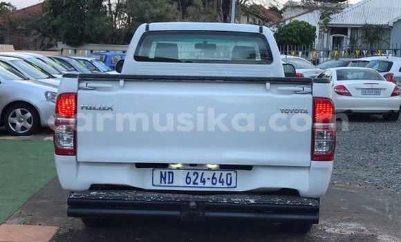Buy Used Toyota Hilux White Car in Beitbridge in Matabeleland South Buy Used Toyota Hilux White Car in Beitbridge in Matabeleland South