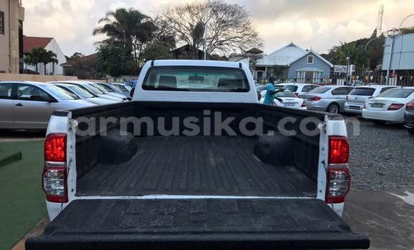 Buy Used Toyota Hilux White Car in Beitbridge in Matabeleland South Buy Used Toyota Hilux White Car in Beitbridge in Matabeleland South