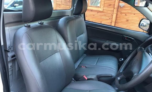Buy Used Toyota Hilux White Car in Beitbridge in Matabeleland South Buy Used Toyota Hilux White Car in Beitbridge in Matabeleland South