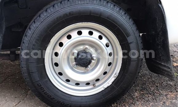 Buy Used Toyota Hilux White Car in Beitbridge in Matabeleland South Buy Used Toyota Hilux White Car in Beitbridge in Matabeleland South