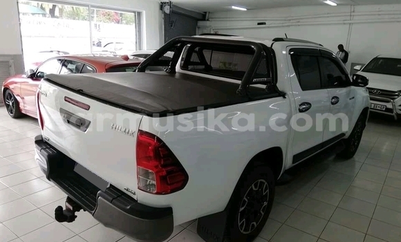 Tenga Tsaru Toyota Hilux Chena Mota in Beitbridge in Matabeleland South Tenga Tsaru Toyota Hilux Chena Mota in Beitbridge in Matabeleland South