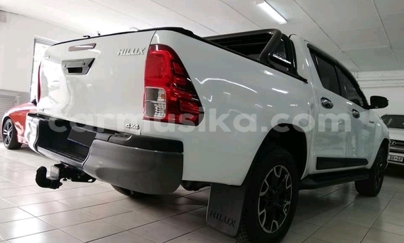 Tenga Tsaru Toyota Hilux Chena Mota in Beitbridge in Matabeleland South Tenga Tsaru Toyota Hilux Chena Mota in Beitbridge in Matabeleland South