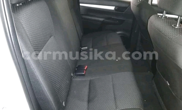 Tenga Tsaru Toyota Hilux Chena Mota in Beitbridge in Matabeleland South Tenga Tsaru Toyota Hilux Chena Mota in Beitbridge in Matabeleland South