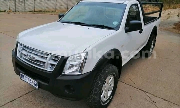 Nunua Ilio tumika Isuzu KB Nyeupe Gari ndani ya Beitbridge nchini Matabeleland Kusini