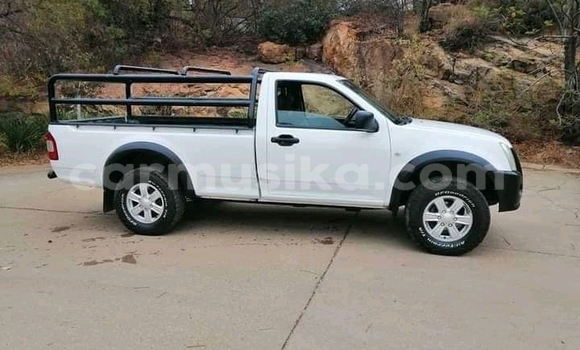 Tenga Tsaru Isuzu KB Chena Mota in Beitbridge in Matabeleland South Tenga Tsaru Isuzu KB Chena Mota in Beitbridge in Matabeleland South