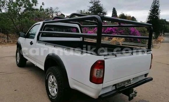 Tenga Tsaru Isuzu KB Chena Mota in Beitbridge in Matabeleland South Tenga Tsaru Isuzu KB Chena Mota in Beitbridge in Matabeleland South