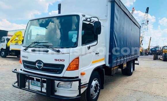 Nunua Ilio tumika Hino 300 Series Nyingine Lori ndani ya Beitbridge nchini Matabeleland Kusini Nunua Ilio tumika Hino 300 Series Nyingine Lori ndani ya Beitbridge nchini Matabeleland Kusini