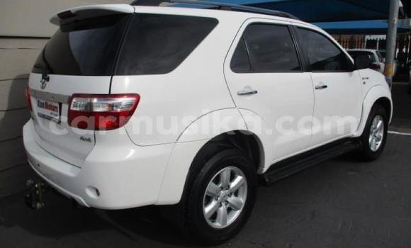 Acheter Occasion Voiture Toyota Fortuner Blanc à Beitbridge, Matabeleland South Acheter Occasion Voiture Toyota Fortuner Blanc à Beitbridge, Matabeleland South