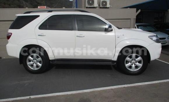 Acheter Occasion Voiture Toyota Fortuner Blanc à Beitbridge, Matabeleland South Acheter Occasion Voiture Toyota Fortuner Blanc à Beitbridge, Matabeleland South