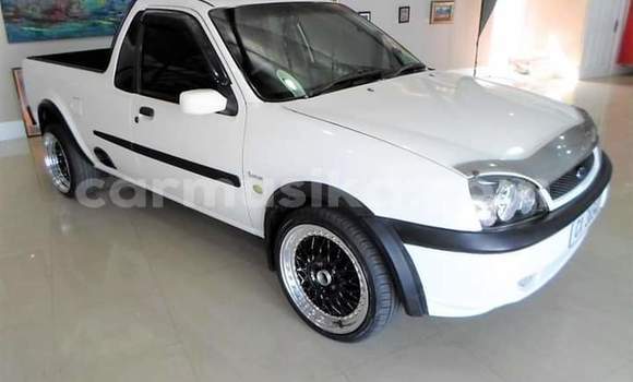 Acheter Occasion Voiture Ford Escort Blanc à Beitbridge, Matabeleland South Acheter Occasion Voiture Ford Escort Blanc à Beitbridge, Matabeleland South