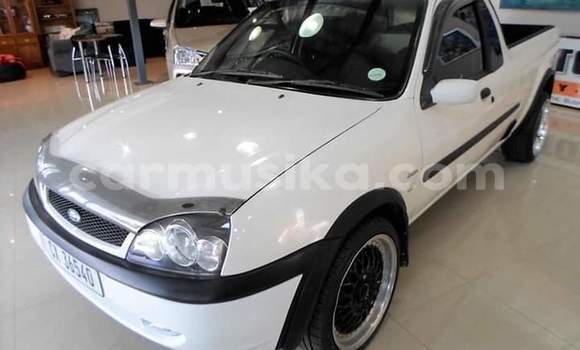 Acheter Occasion Voiture Ford Escort Blanc à Beitbridge, Matabeleland South Acheter Occasion Voiture Ford Escort Blanc à Beitbridge, Matabeleland South