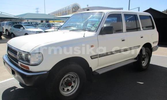 Buy Used Toyota Prado White Car in Beitbridge in Matabeleland South
