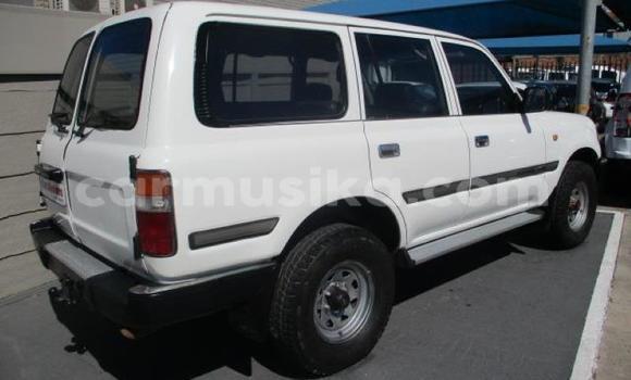 Nunua Ilio tumika Toyota Prado Nyeupe Gari ndani ya Beitbridge nchini Matabeleland Kusini Nunua Ilio tumika Toyota Prado Nyeupe Gari ndani ya Beitbridge nchini Matabeleland Kusini