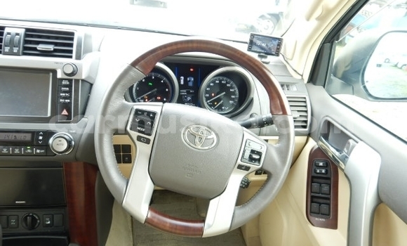 Nunua Ilio tumika Toyota Land Cruiser Prado Nyeupe Gari ndani ya Beitbridge nchini Matabeleland Kusini Nunua Ilio tumika Toyota Land Cruiser Prado Nyeupe Gari ndani ya Beitbridge nchini Matabeleland Kusini