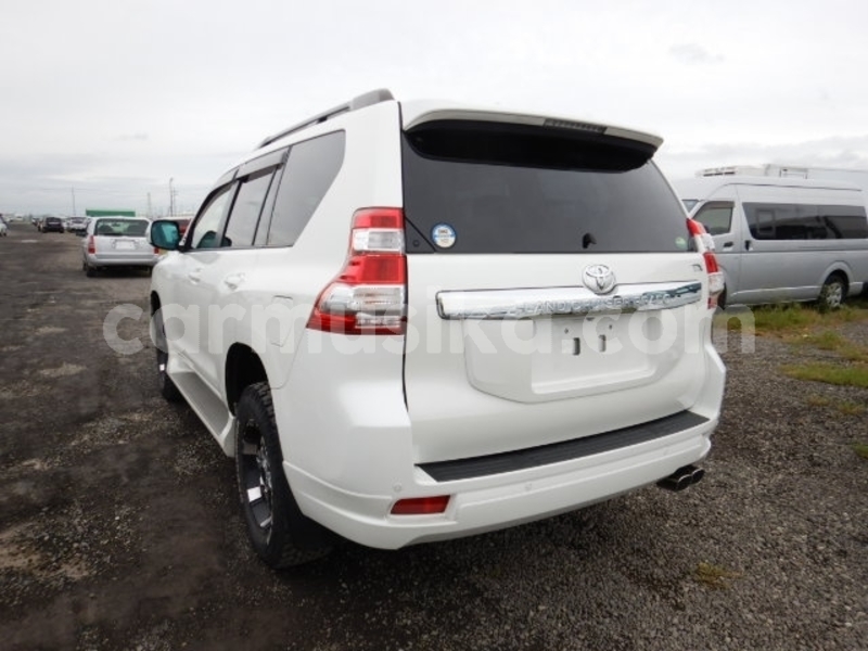 Big with watermark toyota land cruiser prado matabeleland south beitbridge 17800