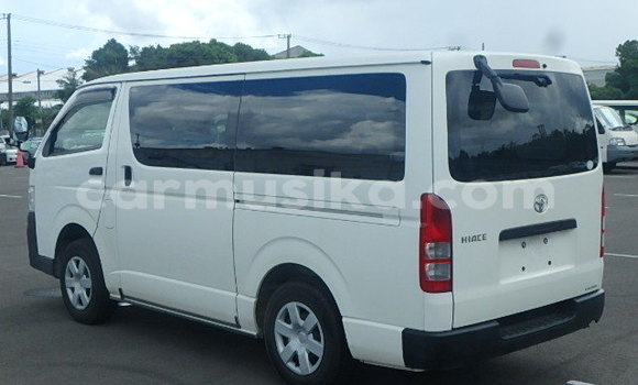 Nunua Ilio tumika Toyota Hiace Nyeupe Gari ndani ya Beitbridge nchini Matabeleland Kusini Nunua Ilio tumika Toyota Hiace Nyeupe Gari ndani ya Beitbridge nchini Matabeleland Kusini