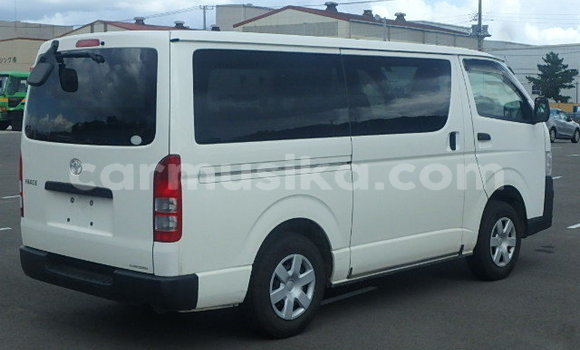 Nunua Ilio tumika Toyota Hiace Nyeupe Gari ndani ya Beitbridge nchini Matabeleland Kusini Nunua Ilio tumika Toyota Hiace Nyeupe Gari ndani ya Beitbridge nchini Matabeleland Kusini