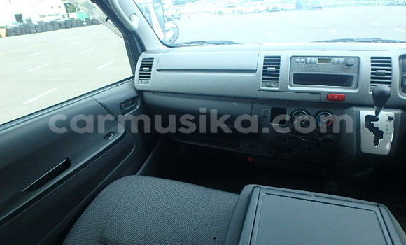 Nunua Ilio tumika Toyota Hiace Nyeupe Gari ndani ya Beitbridge nchini Matabeleland Kusini Nunua Ilio tumika Toyota Hiace Nyeupe Gari ndani ya Beitbridge nchini Matabeleland Kusini