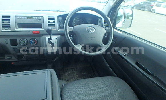 Nunua Ilio tumika Toyota Hiace Nyeupe Gari ndani ya Beitbridge nchini Matabeleland Kusini Nunua Ilio tumika Toyota Hiace Nyeupe Gari ndani ya Beitbridge nchini Matabeleland Kusini