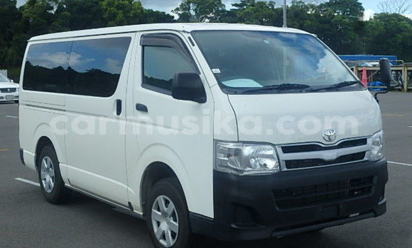 Nunua Ilio tumika Toyota Hiace Nyeupe Gari ndani ya Beitbridge nchini Matabeleland Kusini Nunua Ilio tumika Toyota Hiace Nyeupe Gari ndani ya Beitbridge nchini Matabeleland Kusini