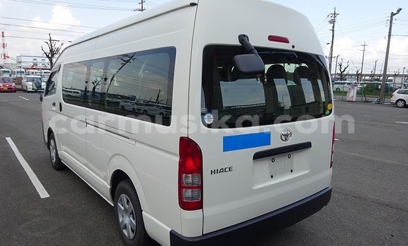 Buy Used Toyota Hiace White Car in Beitbridge in Matabeleland South Buy Used Toyota Hiace White Car in Beitbridge in Matabeleland South