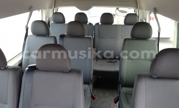 Buy Used Toyota Hiace White Car in Beitbridge in Matabeleland South Buy Used Toyota Hiace White Car in Beitbridge in Matabeleland South