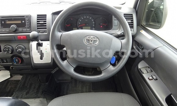 Buy Used Toyota Hiace White Car in Beitbridge in Matabeleland South Buy Used Toyota Hiace White Car in Beitbridge in Matabeleland South