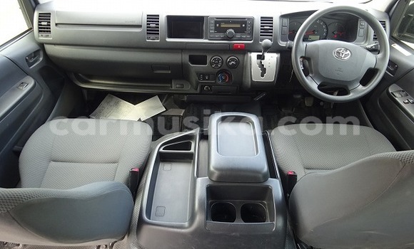 Buy Used Toyota Hiace White Car in Beitbridge in Matabeleland South Buy Used Toyota Hiace White Car in Beitbridge in Matabeleland South