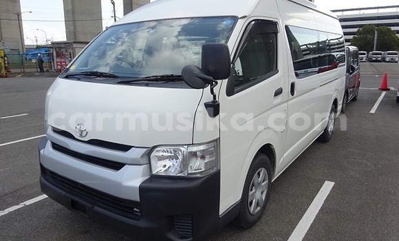 Buy Used Toyota Hiace White Car in Beitbridge in Matabeleland South Buy Used Toyota Hiace White Car in Beitbridge in Matabeleland South