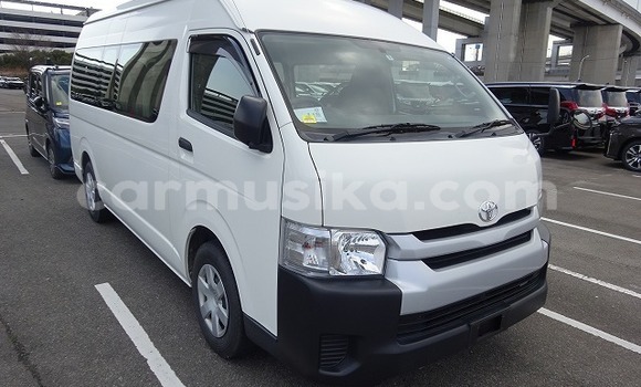 Buy Used Toyota Hiace White Car in Beitbridge in Matabeleland South Buy Used Toyota Hiace White Car in Beitbridge in Matabeleland South