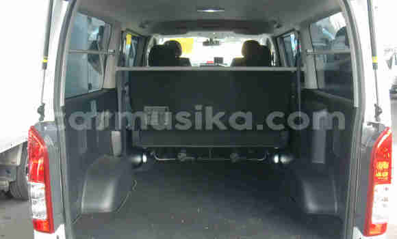 Buy Used Toyota Hiace White Car in Beitbridge in Matabeleland South Buy Used Toyota Hiace White Car in Beitbridge in Matabeleland South