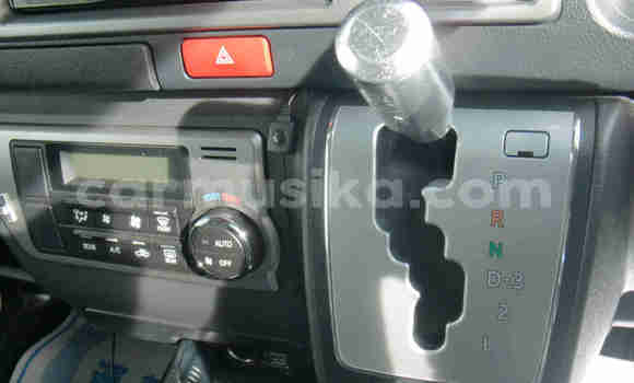 Buy Used Toyota Hiace White Car in Beitbridge in Matabeleland South Buy Used Toyota Hiace White Car in Beitbridge in Matabeleland South