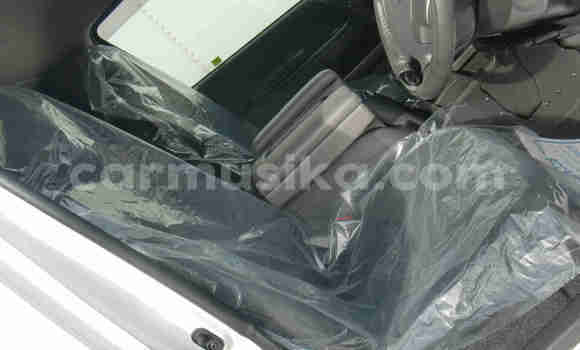 Buy Used Toyota Hiace White Car in Beitbridge in Matabeleland South Buy Used Toyota Hiace White Car in Beitbridge in Matabeleland South