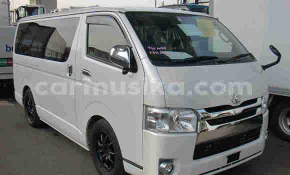 Buy Used Toyota Hiace White Car in Beitbridge in Matabeleland South Buy Used Toyota Hiace White Car in Beitbridge in Matabeleland South