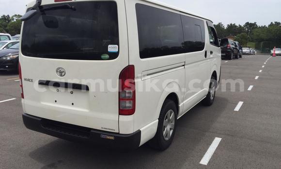 Nunua Ilio tumika Toyota Hiace Nyeupe Gari ndani ya Beitbridge nchini Matabeleland Kusini Nunua Ilio tumika Toyota Hiace Nyeupe Gari ndani ya Beitbridge nchini Matabeleland Kusini