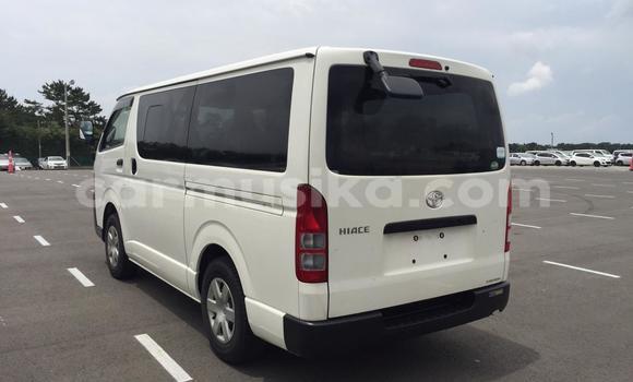Nunua Ilio tumika Toyota Hiace Nyeupe Gari ndani ya Beitbridge nchini Matabeleland Kusini Nunua Ilio tumika Toyota Hiace Nyeupe Gari ndani ya Beitbridge nchini Matabeleland Kusini