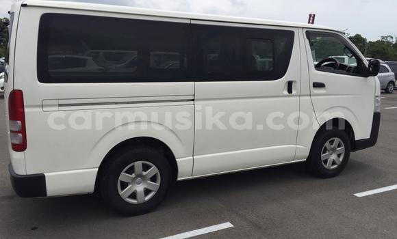 Nunua Ilio tumika Toyota Hiace Nyeupe Gari ndani ya Beitbridge nchini Matabeleland Kusini Nunua Ilio tumika Toyota Hiace Nyeupe Gari ndani ya Beitbridge nchini Matabeleland Kusini