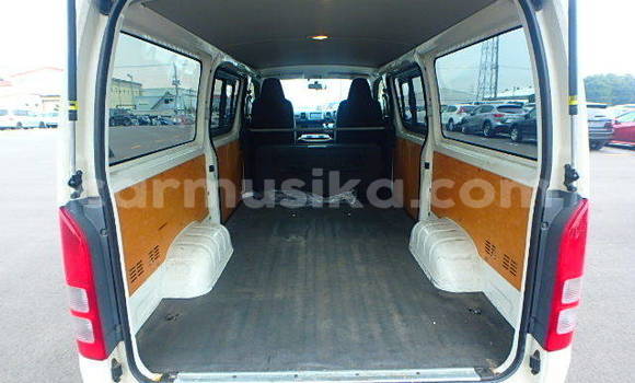 Nunua Ilio tumika Toyota Hiace Nyeupe Gari ndani ya Beitbridge nchini Matabeleland Kusini Nunua Ilio tumika Toyota Hiace Nyeupe Gari ndani ya Beitbridge nchini Matabeleland Kusini