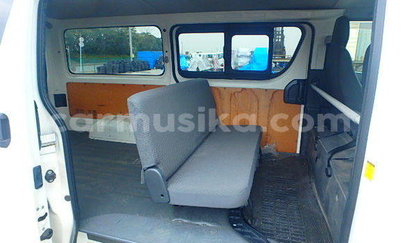 Nunua Ilio tumika Toyota Hiace Nyeupe Gari ndani ya Beitbridge nchini Matabeleland Kusini Nunua Ilio tumika Toyota Hiace Nyeupe Gari ndani ya Beitbridge nchini Matabeleland Kusini