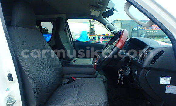 Nunua Ilio tumika Toyota Hiace Nyeupe Gari ndani ya Beitbridge nchini Matabeleland Kusini Nunua Ilio tumika Toyota Hiace Nyeupe Gari ndani ya Beitbridge nchini Matabeleland Kusini