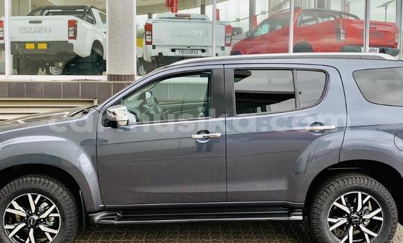 Acheter Occasion Voiture Isuzu MU-X Bleu à Beitbridge, Matabeleland South Acheter Occasion Voiture Isuzu MU-X Bleu à Beitbridge, Matabeleland South