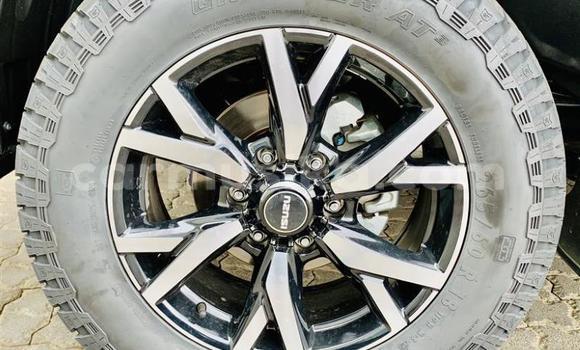 Acheter Occasion Voiture Isuzu MU-X Bleu à Beitbridge, Matabeleland South Acheter Occasion Voiture Isuzu MU-X Bleu à Beitbridge, Matabeleland South