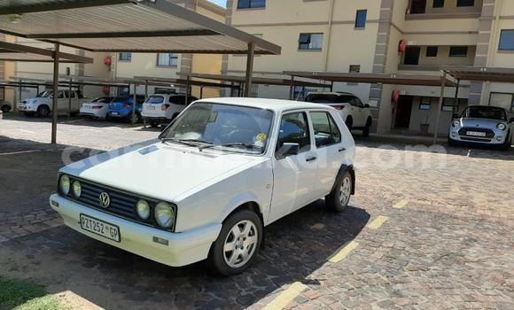 Buy Used Volkswagen Golf White Car in Beitbridge in Matabeleland South