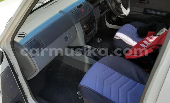 Nunua Ilio tumika Volkswagen Golf Nyeupe Gari ndani ya Beitbridge nchini Matabeleland Kusini Nunua Ilio tumika Volkswagen Golf Nyeupe Gari ndani ya Beitbridge nchini Matabeleland Kusini