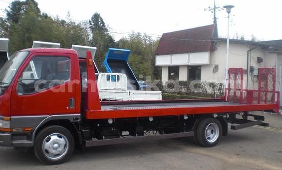 Acheter Occasion Utilitaire Mitsubishi Canter Rouge à Beitbridge, Matabeleland South Acheter Occasion Utilitaire Mitsubishi Canter Rouge à Beitbridge, Matabeleland South