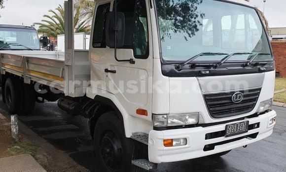 Nunua Ilio tumika Nissan UD Nyeupe Lori ndani ya Beitbridge nchini Matabeleland Kusini